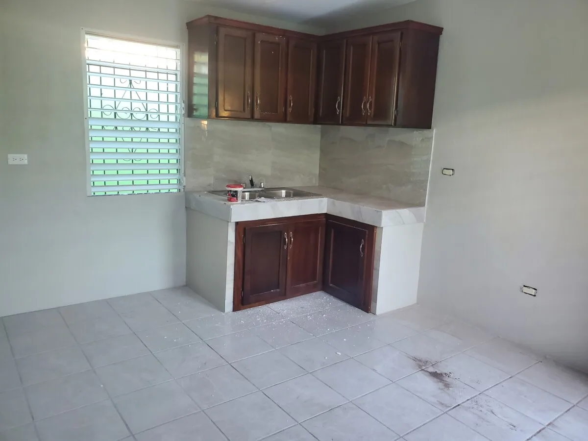 20230119_171007 FOR RENT – 1 BEDROOM 1 BATHROOM FOR RENT – CEDAR & LOGWOOD STREETS, BZE CITY