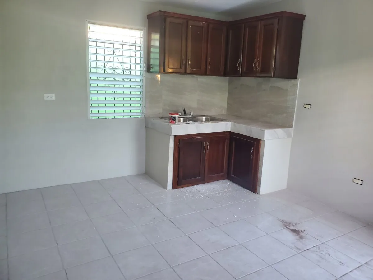 20230119_171009 FOR RENT – 1 BEDROOM 1 BATHROOM FOR RENT – CEDAR & LOGWOOD STREETS, BZE CITY
