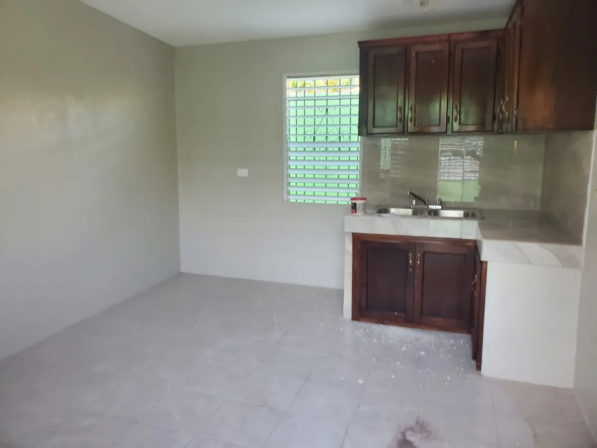 20230119_171015 FOR RENT – 1 BEDROOM 1 BATHROOM FOR RENT – CEDAR & LOGWOOD STREETS, BZE CITY