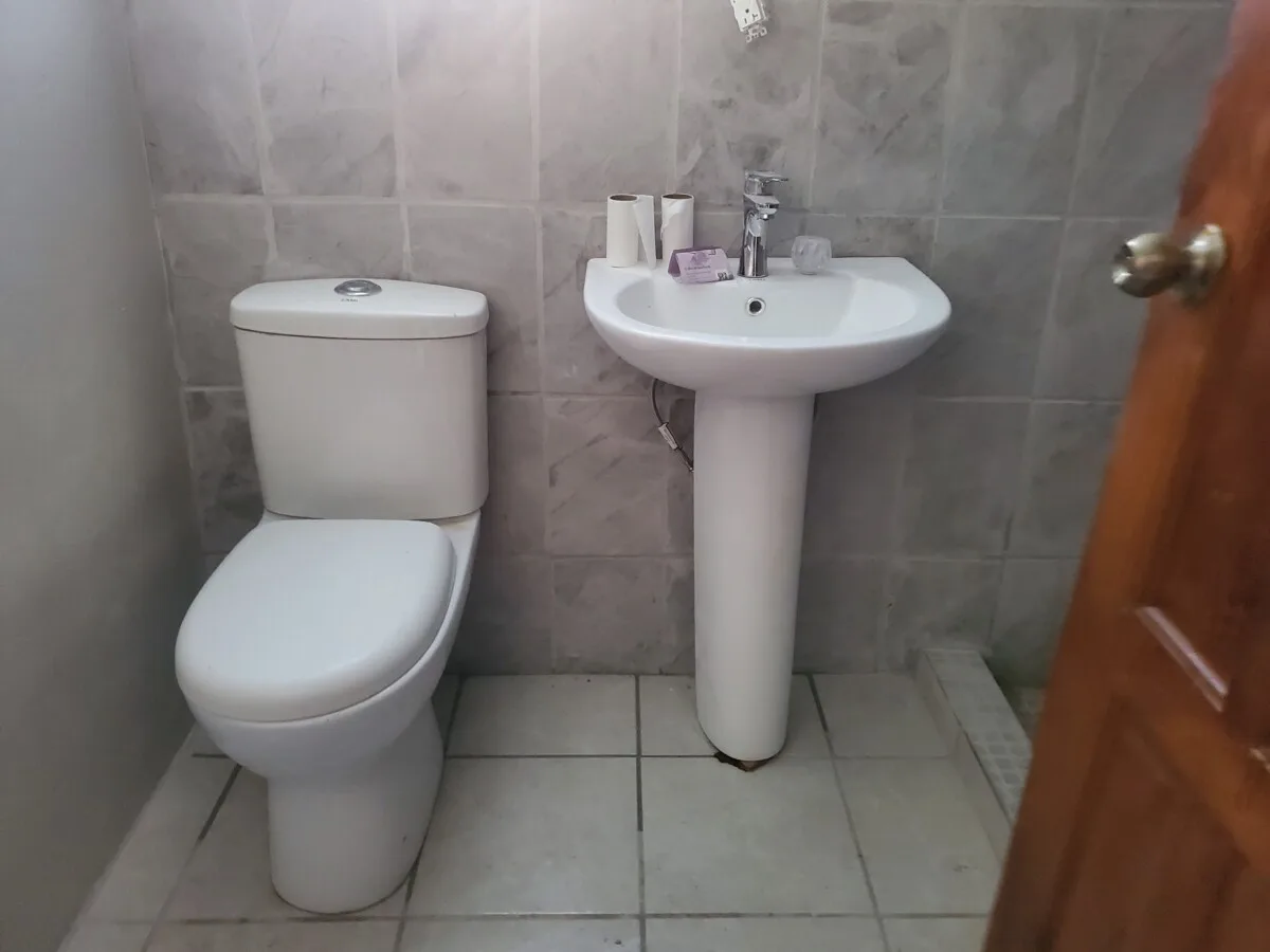 20230119_171127 FOR RENT – 1 BEDROOM 1 BATHROOM FOR RENT – CEDAR & LOGWOOD STREETS, BZE CITY