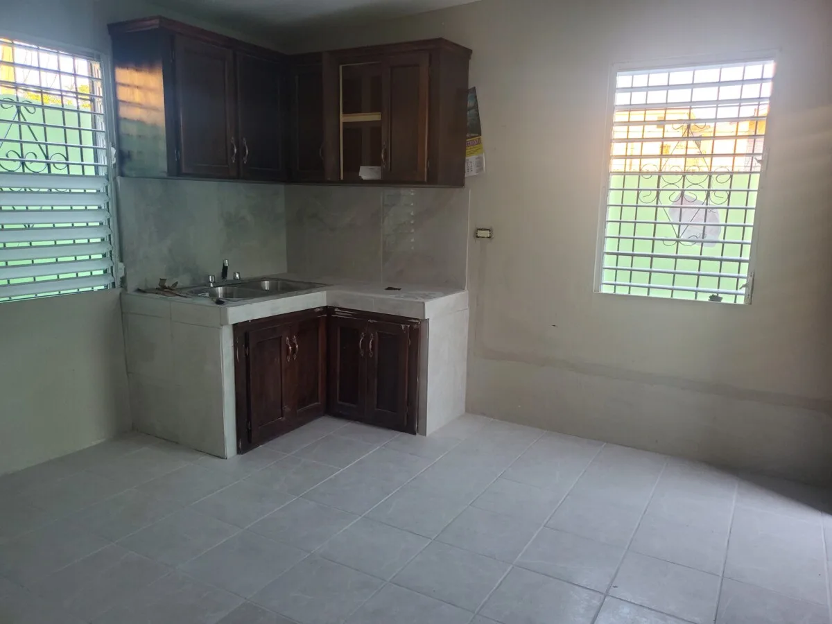20230119_171132 FOR RENT – 1 BEDROOM 1 BATHROOM FOR RENT – CEDAR & LOGWOOD STREETS, BZE CITY