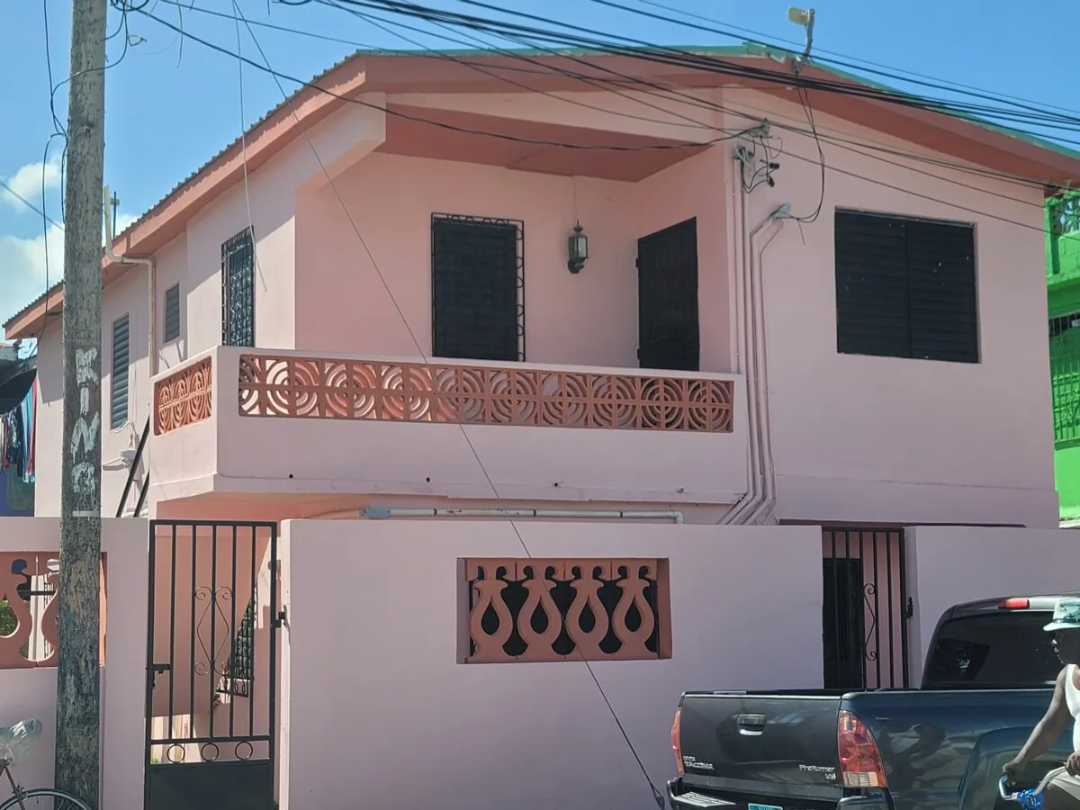 COZY 2 BEDROOM, 1 BATHROOM HOME FOR RENT ON MAHOGANY STREET, BELIZE CITY