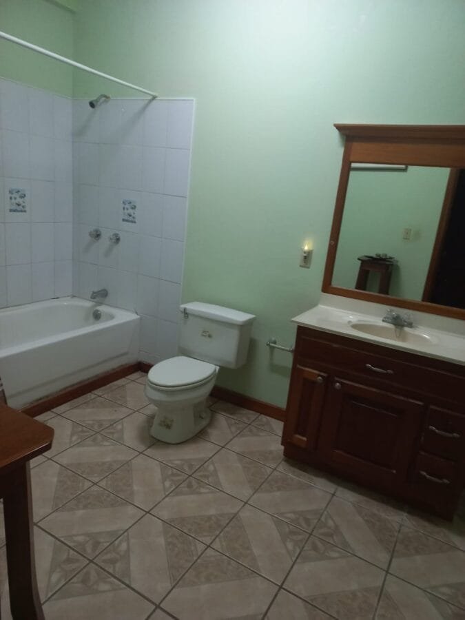 BATHROOM 3