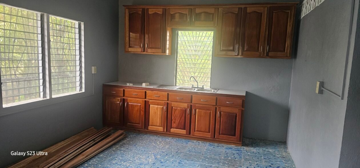 FOR RENT – 2 BEDROOM 1 BATHROOM IN RANCHITO VILLAGE, COROZAL DISTRICT (LOWER FLAT)