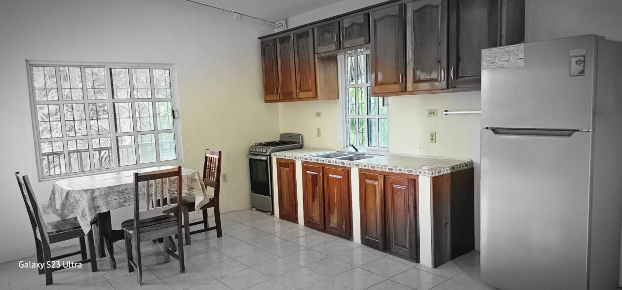 FOR RENT – 1 BEDROOM 1 BATHROOM IN RANCHITO VILLAGE, COROZAL DISTRICT (UPPER FLAT)